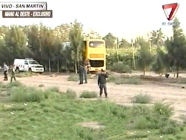 Otra tragedia en la Ruta 7 en Mendoza: dos muertos tras chocar un camión y un colectivo; 24 heridos en el hospital de San Martín