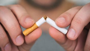 Dejar de fumar no es solo fuerza de voluntad: el método que triplica las chances de lograrlo