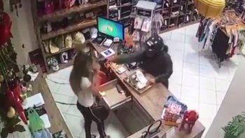 Video: Ladrón asesinó con un tiro en la cara a una vendedora que le había dado la plata sin resistirse