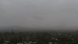 Mucho polvo en suspensión e importantes ráfagas de viento, del sector Sur en la zona del Gran Mendoza en la tarde de este jueves.