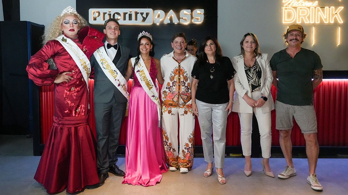 De izquierda a derecha: reina Drag Enggel, rey Federico Goyo, reina Florencia Sevilla, Gabriel Canci, Gabriela Testa, Marianela Privetta y Fernando Canci. De izquierda a derecha: reina Drag Enggel, rey Federico Goyo, reina Florencia Sevilla, Gabriel Canci, Gabriela Testa, Marianela Privetta y Fernando Canci. 