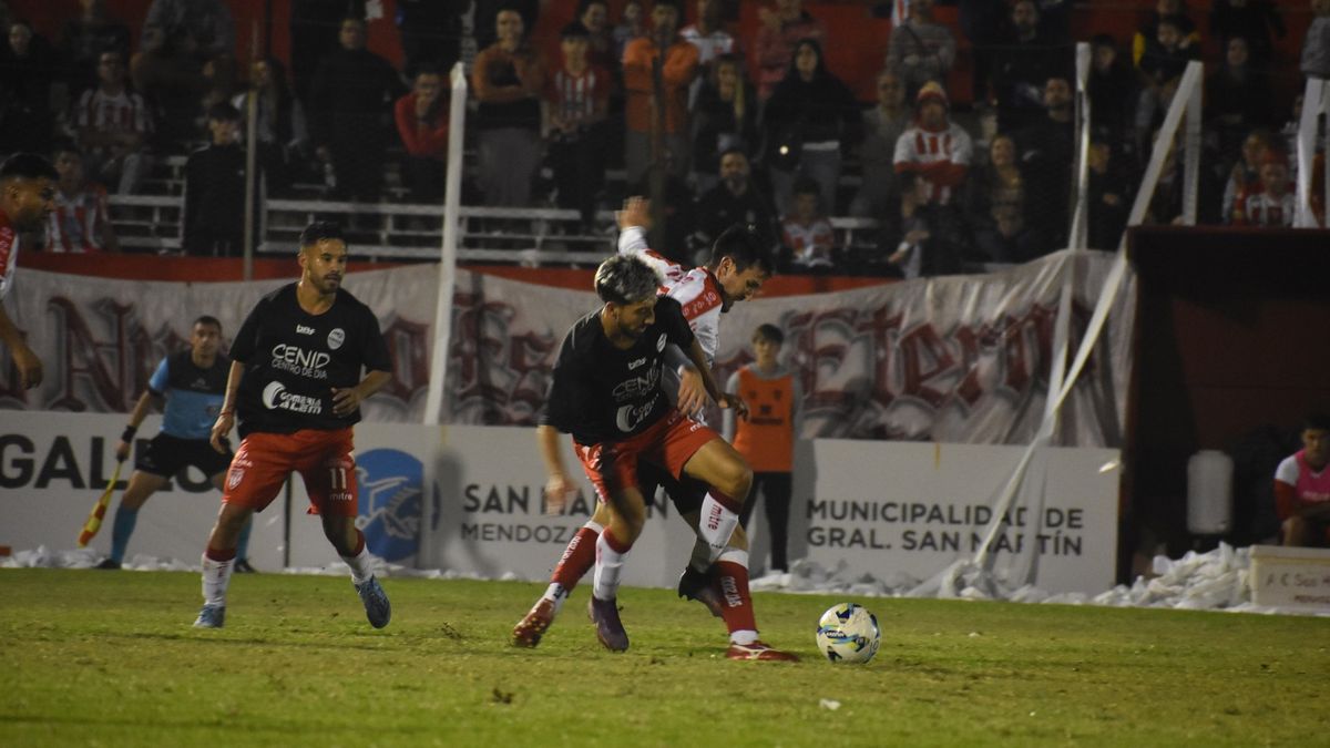 San Martín y Huracán Las Heras jugaron un partido muy parejo e intenso.