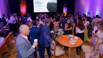 Más de 1.000 empresarios se reúnen en el Foro de Inversiones y esperan por Luis Caputo Más de 1.000 empresarios se reúnen en el Foro de Inversiones y esperan por Luis Caputo