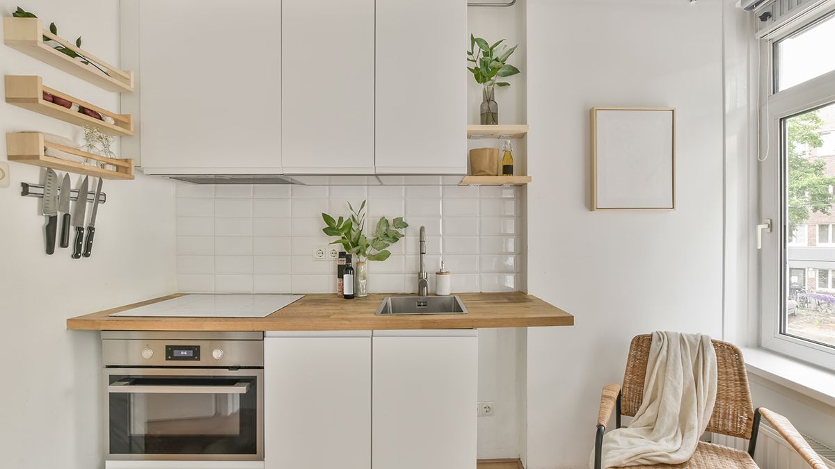 Propuestas para optimizar cocinas pequeñas, priorizando funcionalidad y estilo sin importar el tamaño.