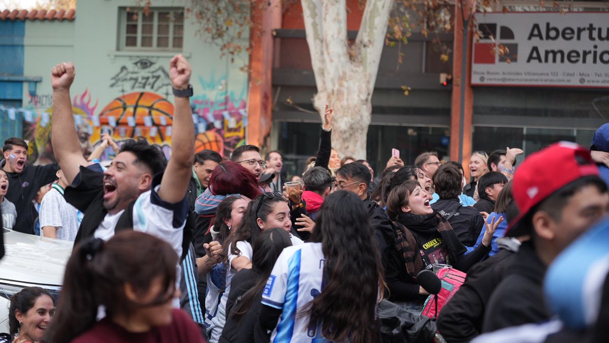 Tras otro partido sufriendo y con mucho corazón, la Selección argentina llegó a la final del Mundial una vez más. Tras otro partido sufriendo y con mucho corazón, la Selección argentina llegó a la final del Mundial una vez más.