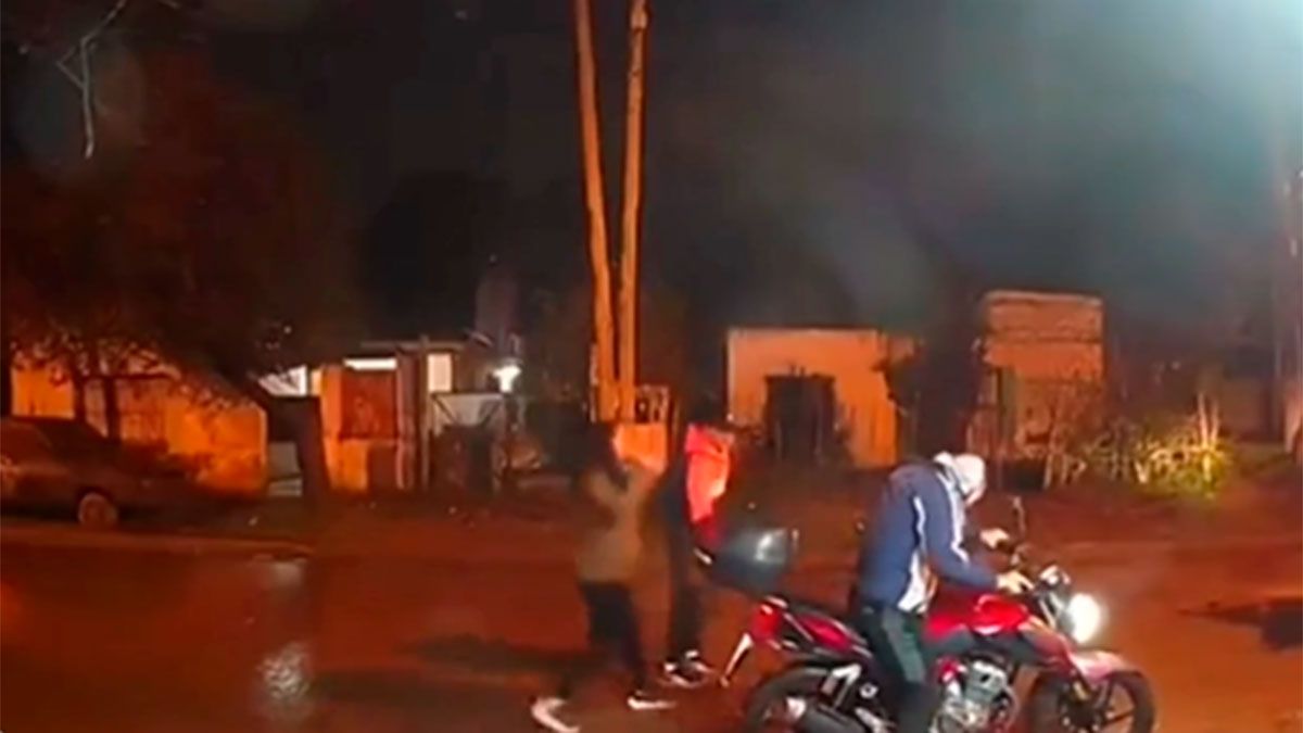 El hecho ocurrió a las 20.30 del domingo en la intersección de las calles Lugones y Payró, de la localidad bonaerense de Moreno.