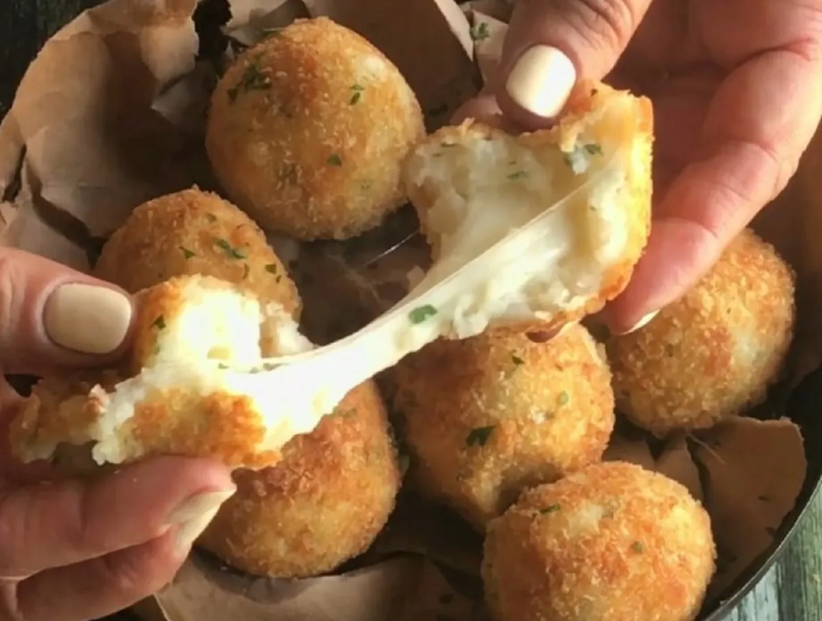 Receta fácil de bombas de papa en tres simples pasos y muy económica. Receta fácil de bombas de papa en tres simples pasos y muy económica.