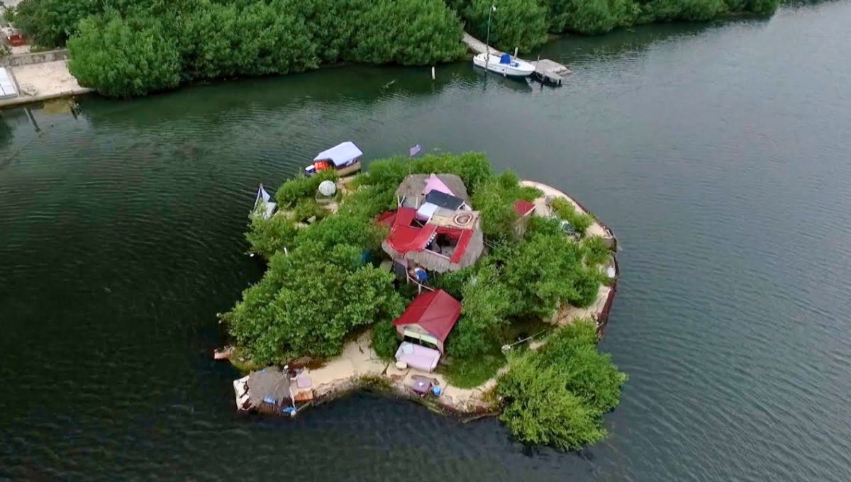 La isla artificial más grande fue construida por un solo hombre y formada por más de 100.000 botellas