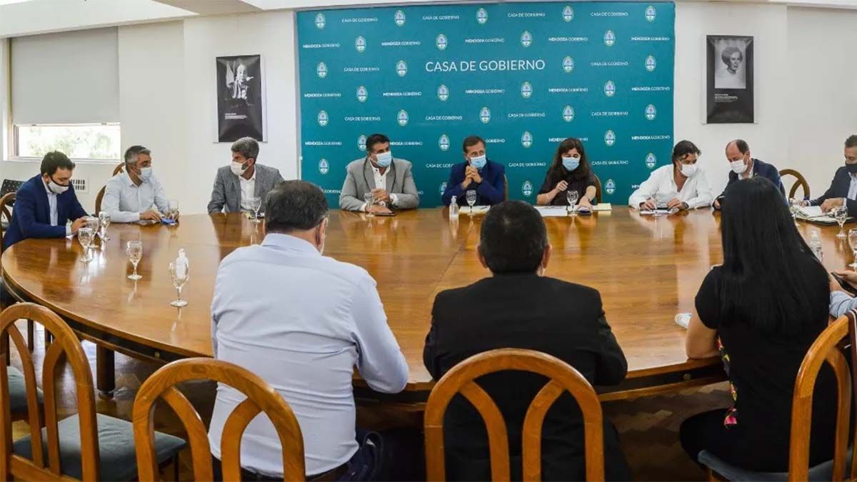 Suarez cierra detalles con intendentes para analizar el confinamiento en Mendoza