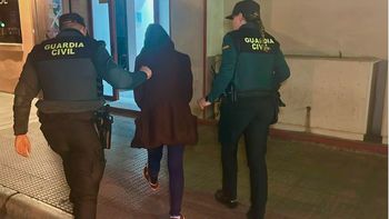 Volvía borracha de un recital de La Konga, le pegó la nostalgia y quiso ver a su ex: todo terminó en un escándalo