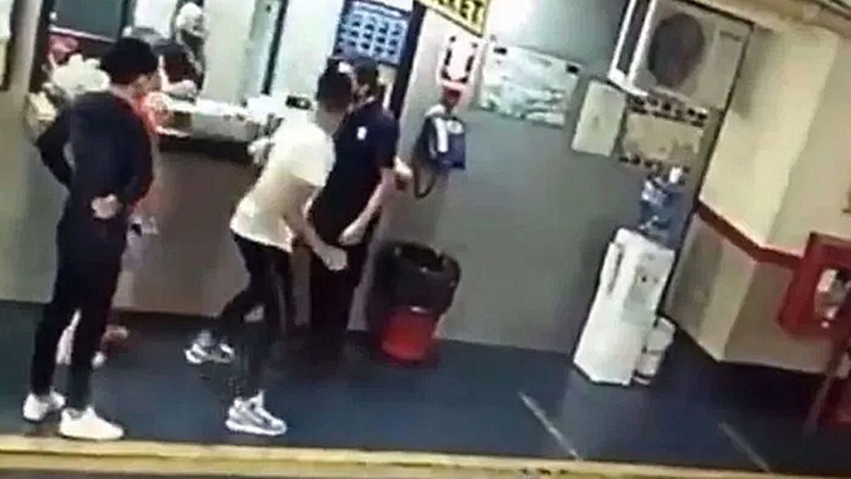 El joven atacó al playero de un estacionamiento porteño con un fuerte golpe en el rostro y lo dejó inconsciente