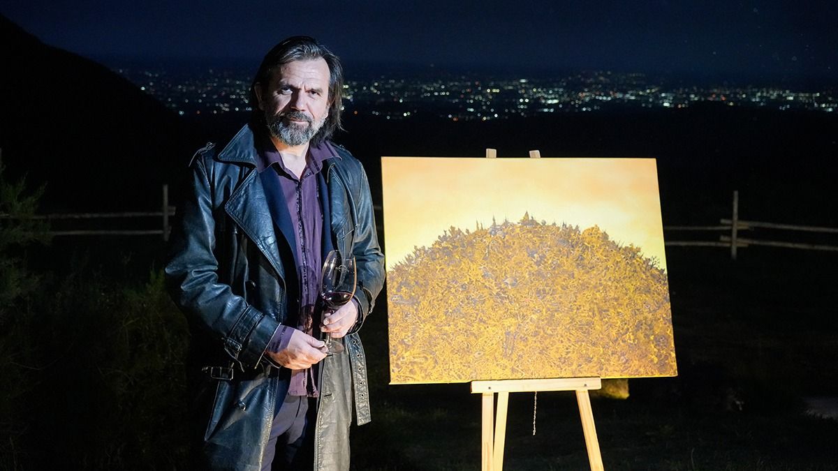 Con el manto de las luces de la ciudad de fondo, Fernando Jereb pintó un cuadro en el marco de la feria de vinos en la que participa desde sus inicios. Con el manto de las luces de la ciudad de fondo, Fernando Jereb pintó un cuadro en el marco de la feria de vinos en la que participa desde sus inicios.