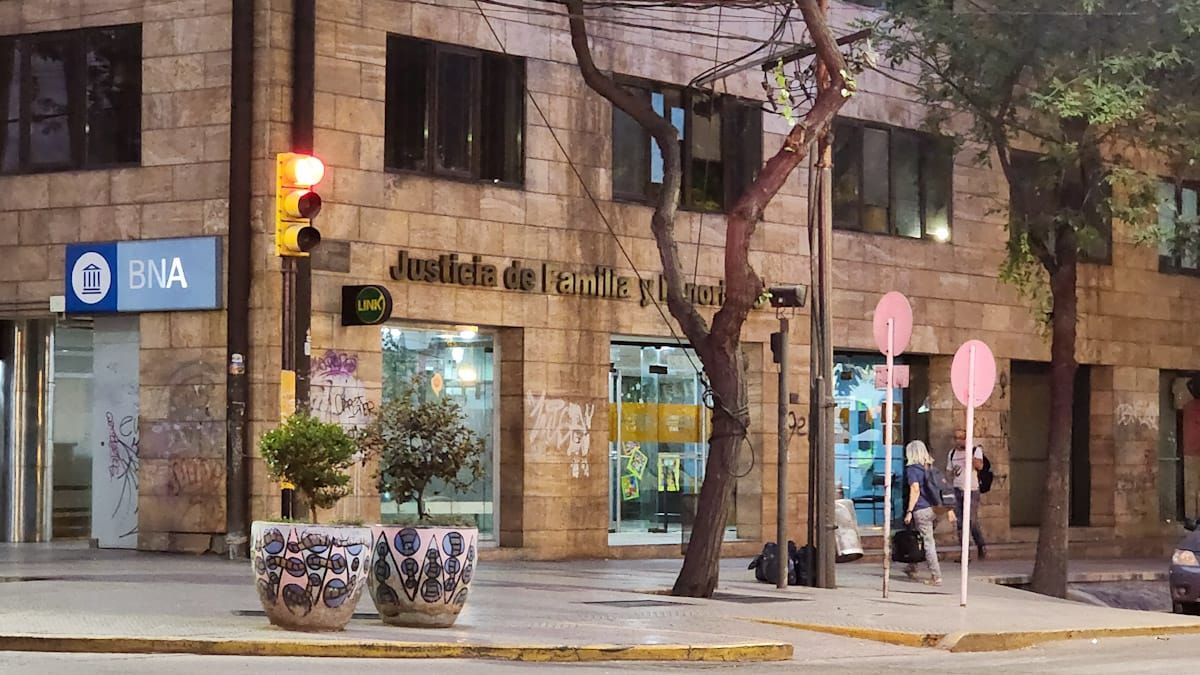 En los juzgados de Familia se hacen los acuerdos para el régimen de visita y el pago de los alimentos a los hijos. En los juzgados de Familia se hacen los acuerdos para el régimen de visita y el pago de los alimentos a los hijos.