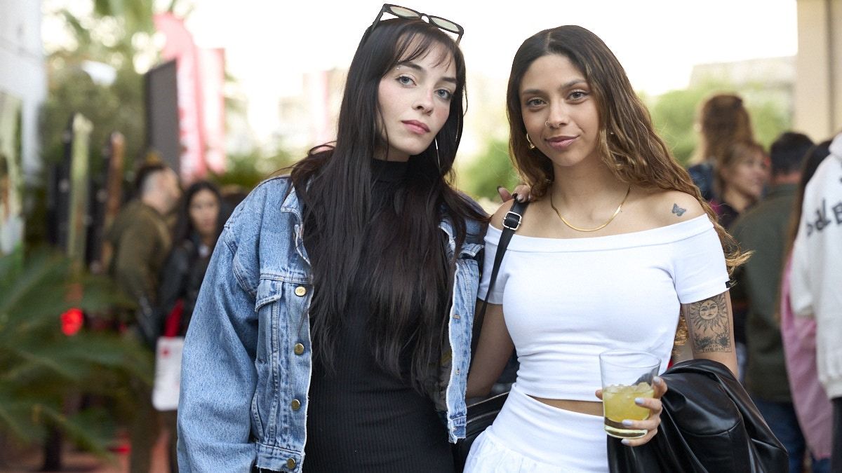 Francisca Ferrer y Guadalupe Herrera disfrutaron de una tarde de sol y moda. Francisca Ferrer y Guadalupe Herrera disfrutaron de una tarde de sol y moda.