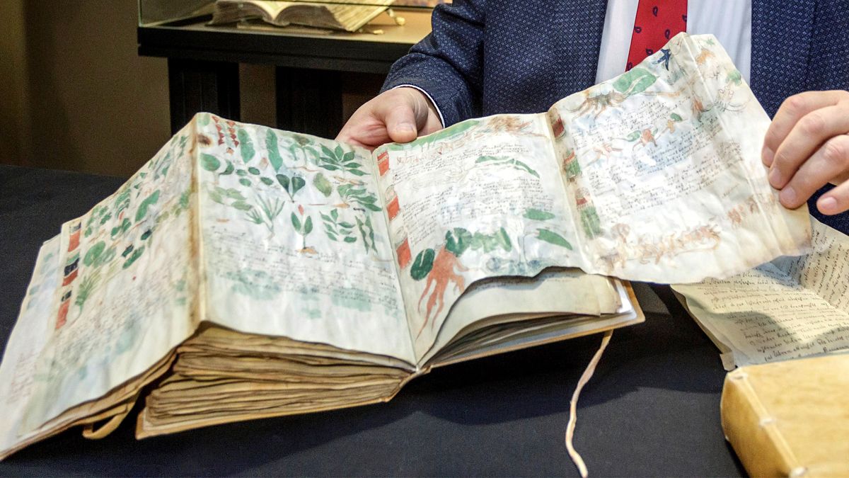 El manuscrito Voynich tiene alrededor de 600 años. El manuscrito Voynich tiene alrededor de 600 años.