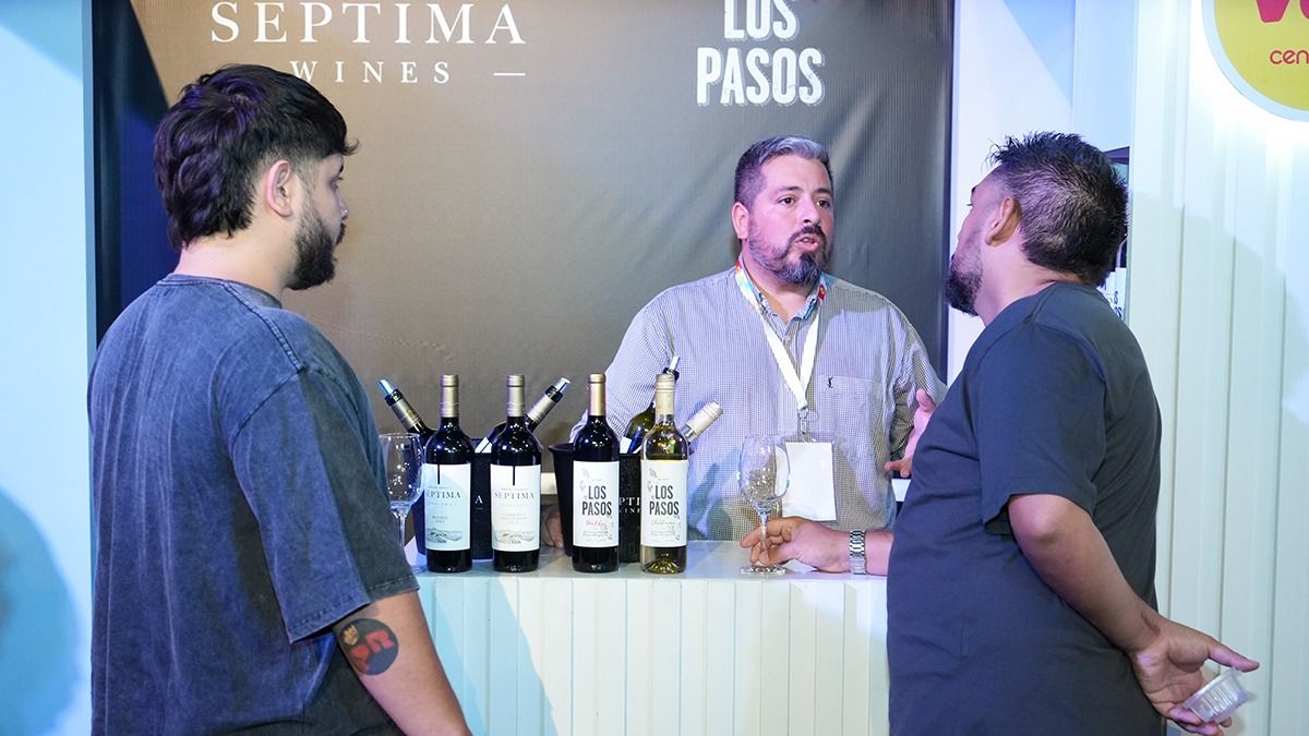 Más degustaciones en los stands. Foto: Martín Pravata/Diario Uno. Más degustaciones en los stands. Foto: Martín Pravata/Diario Uno.