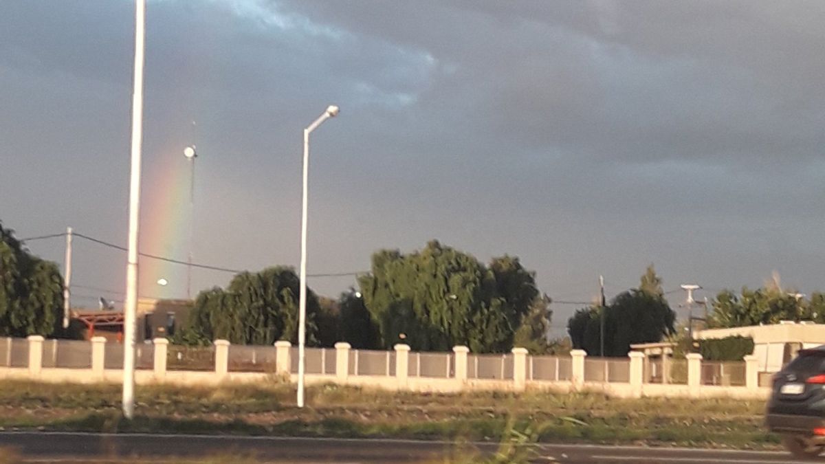 El arcoíris fue retratado por cientos de mendocinos en la mañana de este viernes.