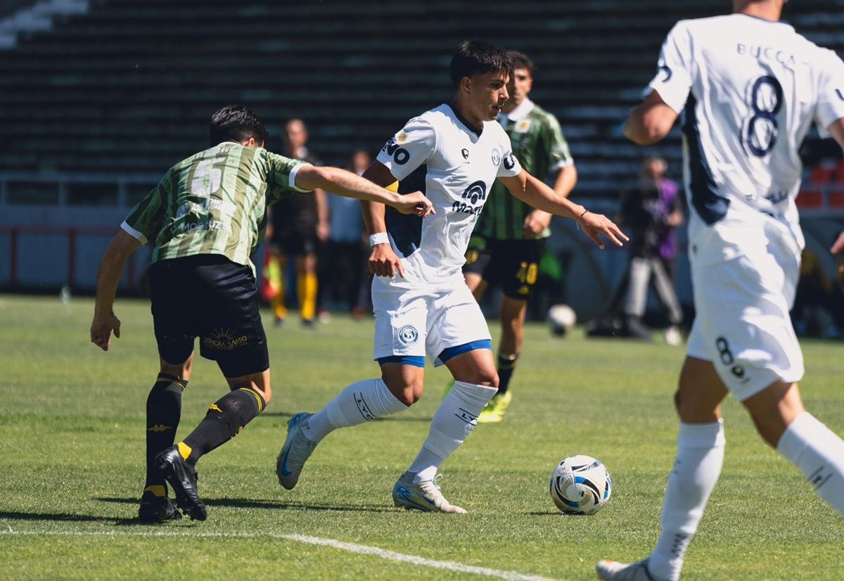 Independiente Rivadavia visitó a Aldosivi en La Feliz.