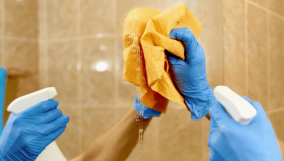 Elimina en unos segundos las manchas de los espejos con este potente producto de limpieza de Mercadona