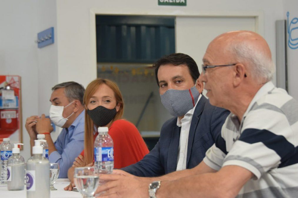 El presidente de la UCR local e intendente de Godoy Cruz, Tadeo García Zalazar, y la senadora nacional del PJ, Anabel Fernández Sagasti se aliaron para impulsar políticas para el Polo TIC.