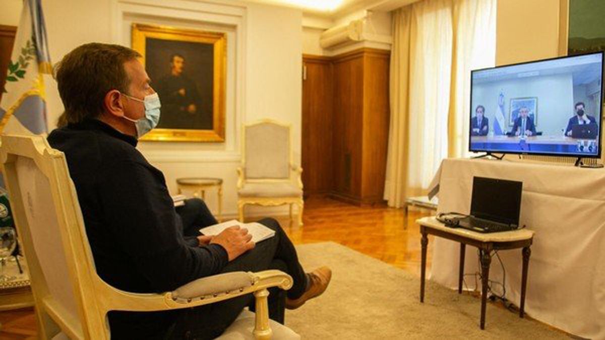 Este jueves Rodolfo Suarez y otros 11 mandatarios se reunirán por videoconferencia con Alberto Fernández.