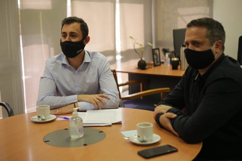 El titular de la Regional Cuyo de ANSES, Carlos Gallo y Gustavo Correa.&nbsp;