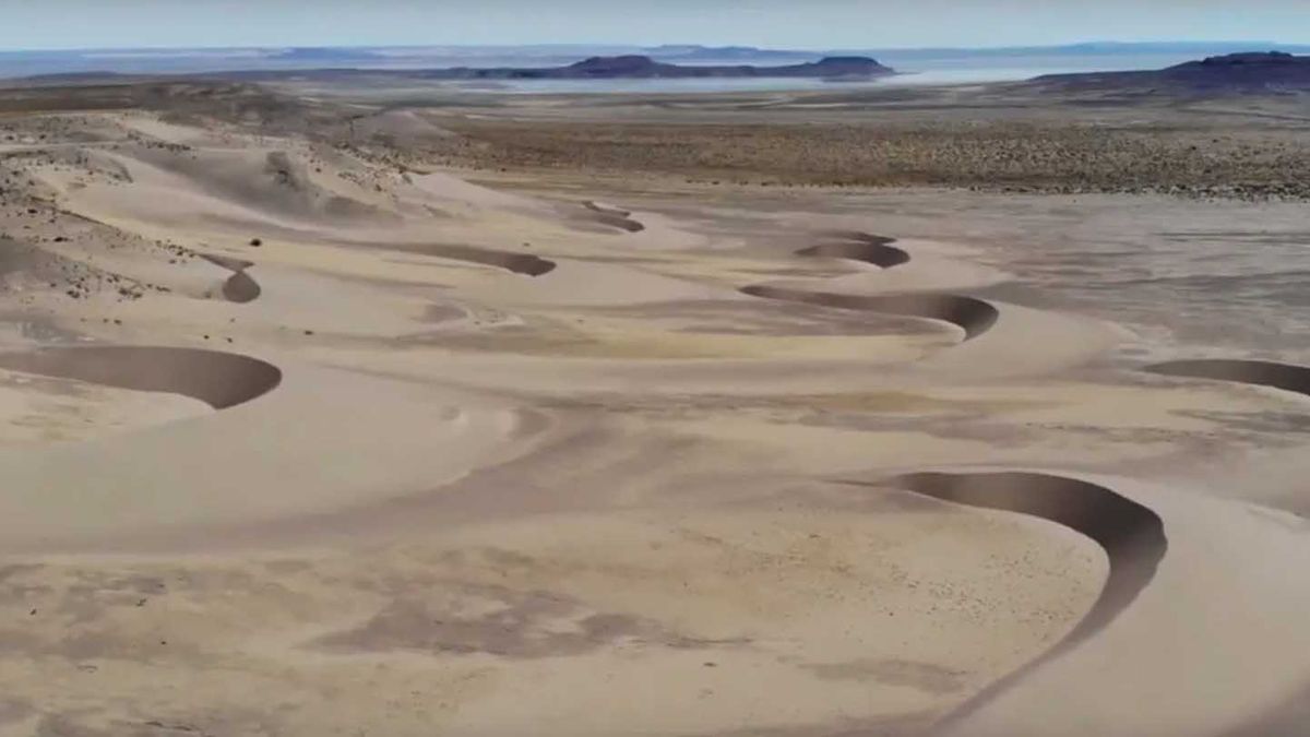 Hace menos de una década, el lago Colhué Huapi, en el corazón de la Patagonia, se transformó en un enorme desierto Hace menos de una década, el lago Colhué Huapi, en el corazón de la Patagonia, se transformó en un enorme desierto