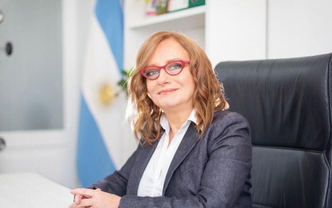Miriam Lewin, titular de la Defensoría del Público de la Nación, promete detectar, identificar y desarticular las noticias falsas que consumimos de puro necios.