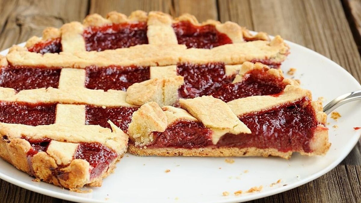 La pastafrola tradicional lleva harina, pero esta receta saludable se prepara con avena y sin azúcar. Foto: iStock.