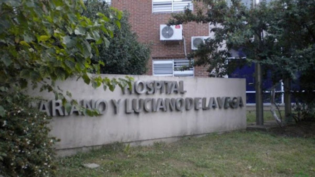 El joven herido de un balazo en el pecho fue trasladado al Hospital de Moreno, donde falleció por la gravedad de la herida