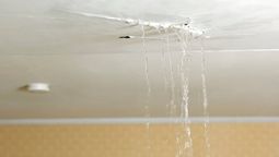 Cómo hacer un impermeabilizante de techo para protegerlo de la lluvia