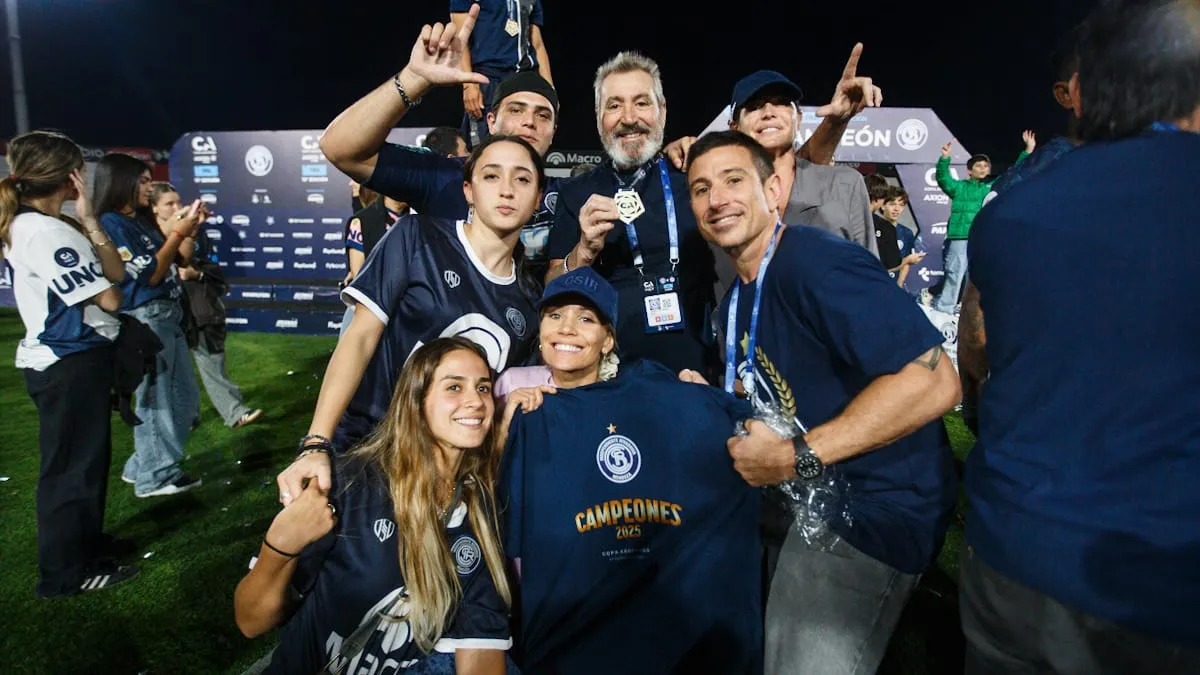 Daniel Vila, presidente de Independiente Rivadavia, festej&oacute; en familia y resalt&oacute; la importancia del t&iacute;tulo obtenido.