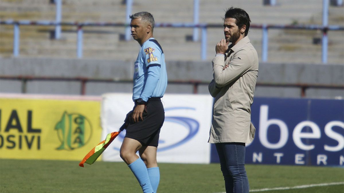 El tremendo cruce entre Gago y Pitana: 