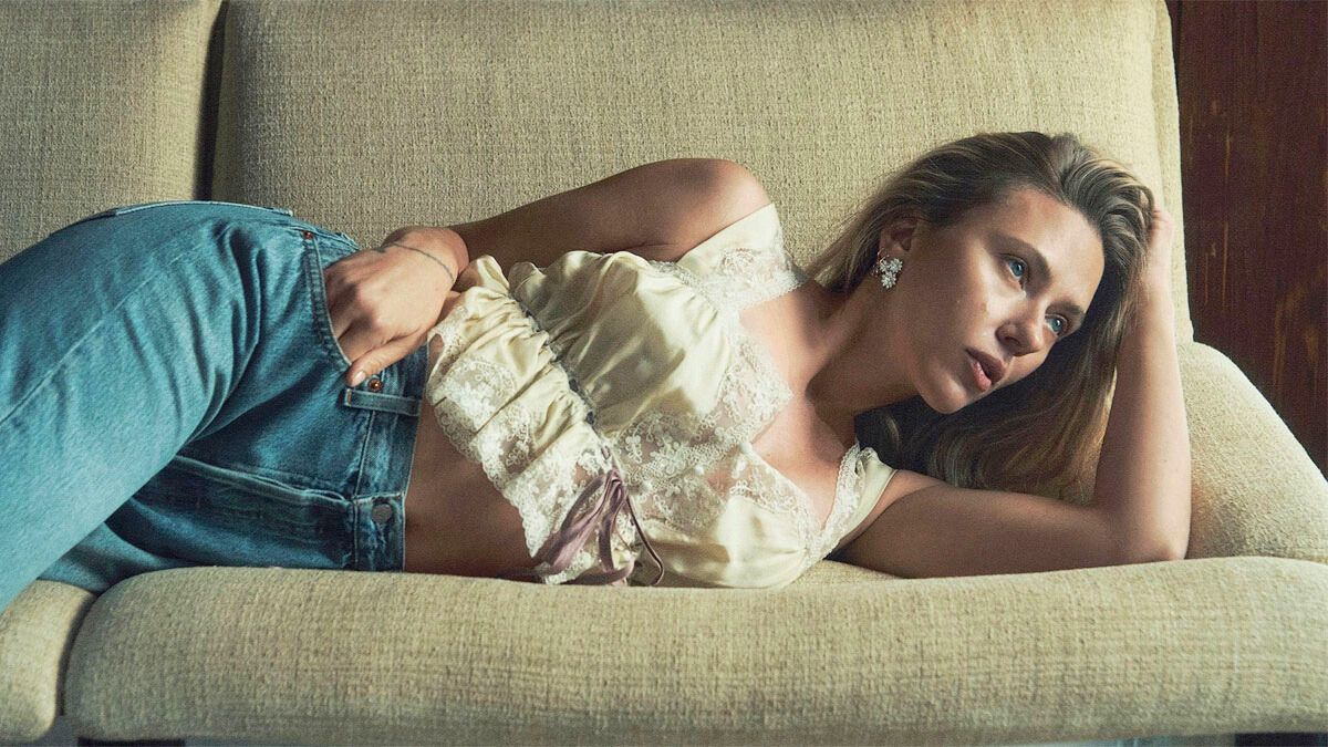 La actriz Scarlett Johansson interpreta a Lucy Miller en la película de Netflix.