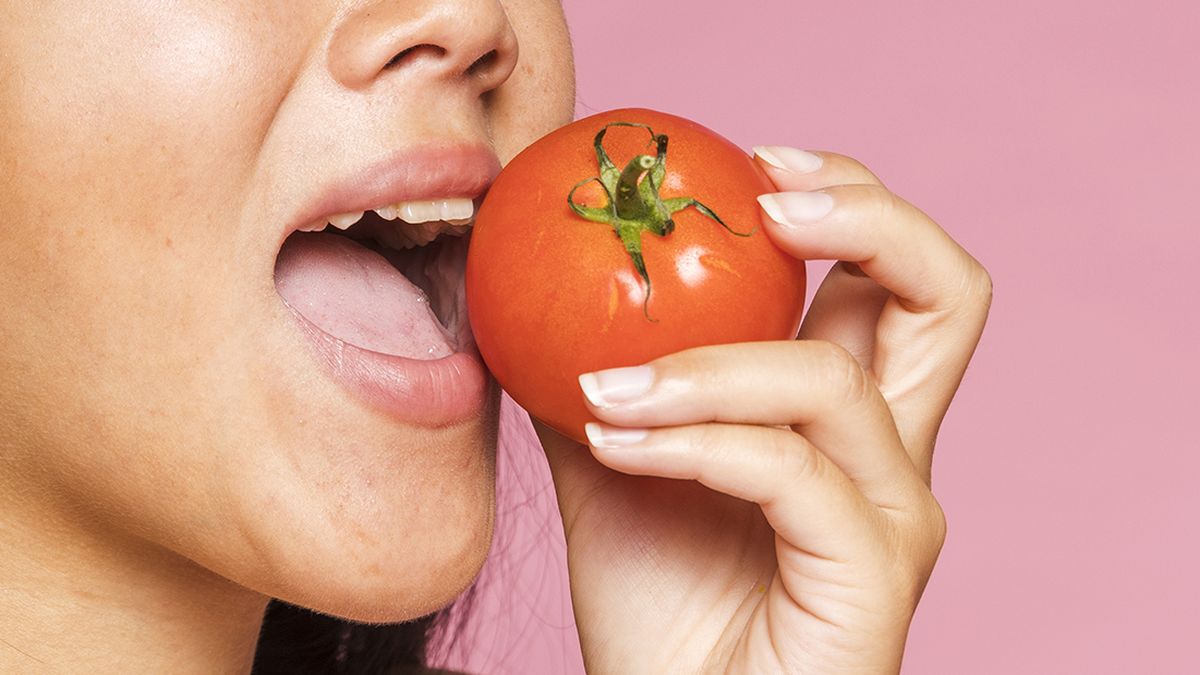 Beneficios de comer tomate en verano