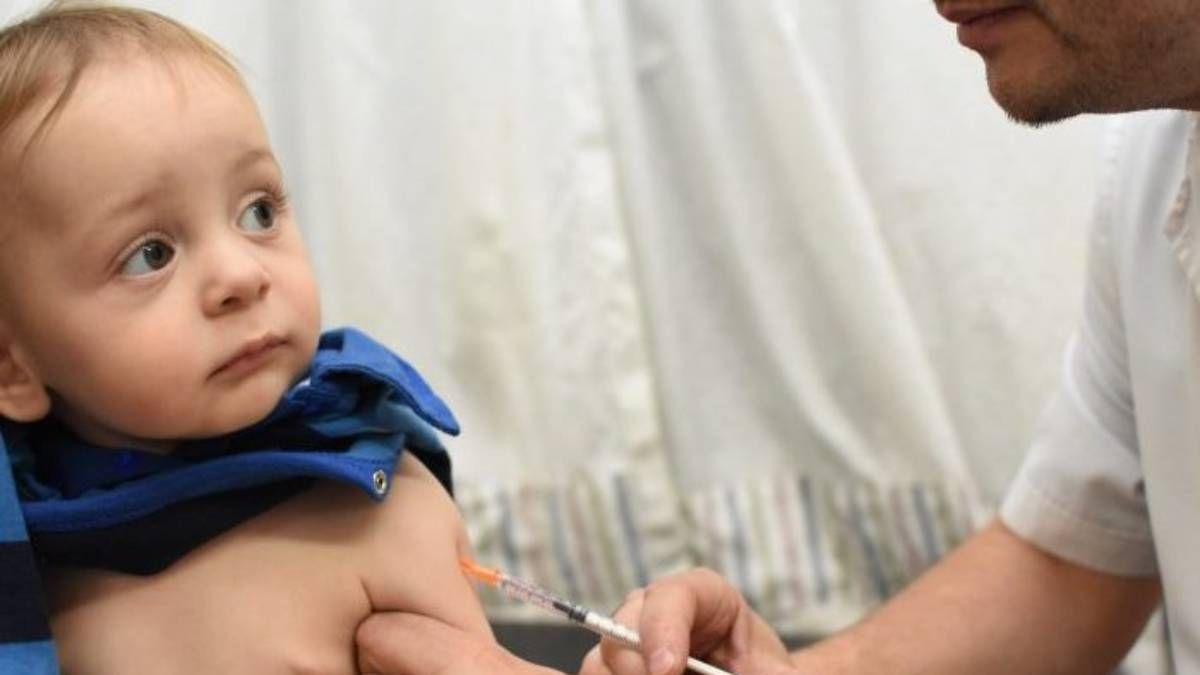 Mendoza llevó a la Justicia a 10 padres por no vacunar a sus hijos. Fue una acción inédita en el país. La noticia de Diario UNO tuvo repercusión nacional. Mendoza llevó a la Justicia a 10 padres por no vacunar a sus hijos. Fue una acción inédita en el país. La noticia de Diario UNO tuvo repercusión nacional.