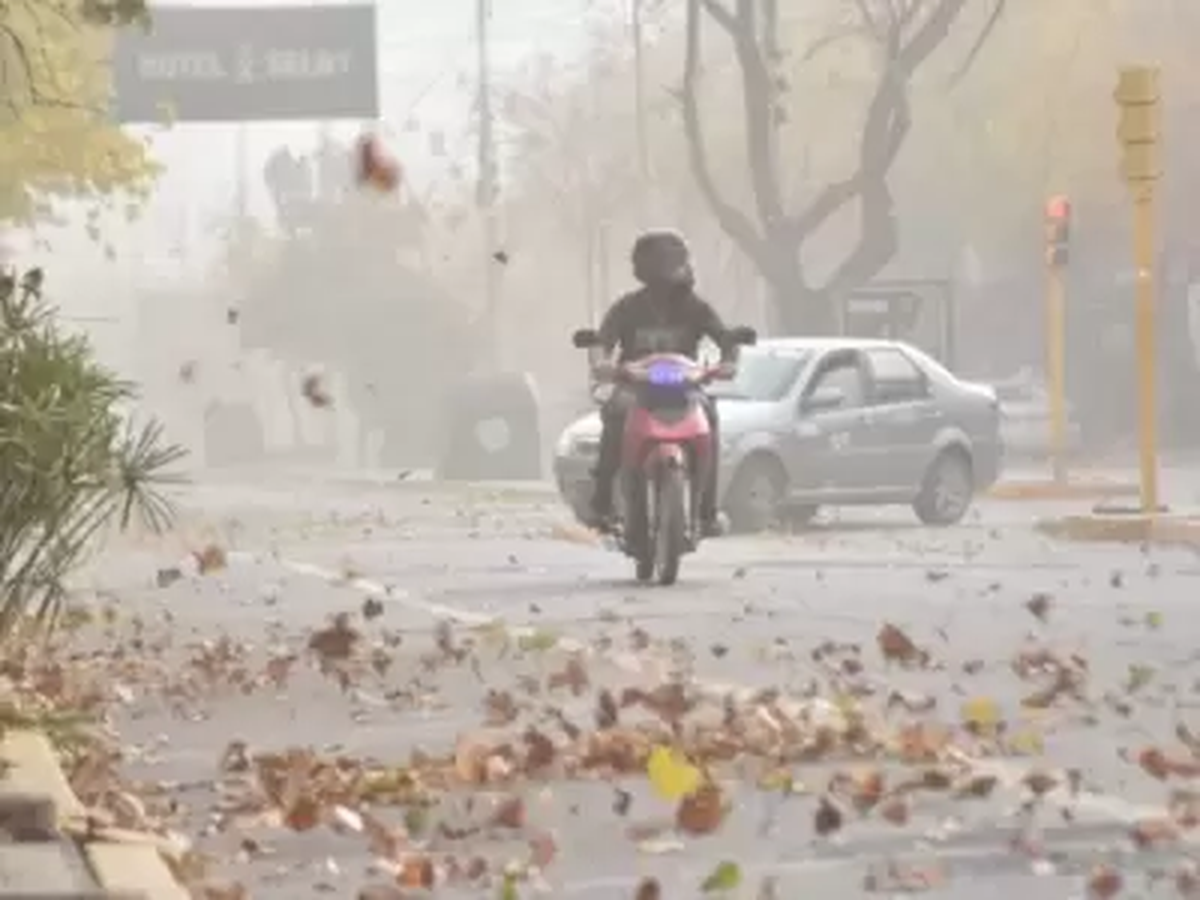 Evita salir durante la llegada del viento Zonda Evita salir durante la llegada del viento Zonda
