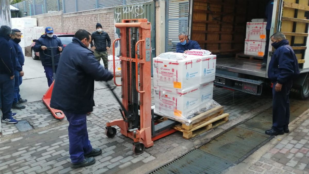 Distrubuyen miles de vacunas Sputnik en Mendoza.