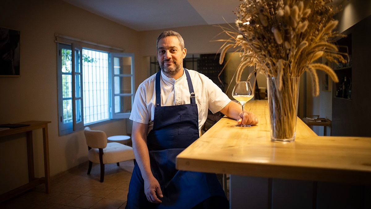 Mariano Gallego, dueño y chef del restaurante Brindillas, premiado con una estrella Michelín. El proyecto es compartido con su eposa Florencia DAmico. Foto: Cristián Lozano.&nbsp;