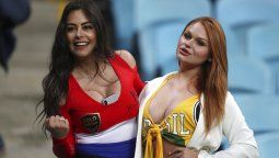 Larissa y su amiguita causaron estragos en la previa de Brasil-Paraguay