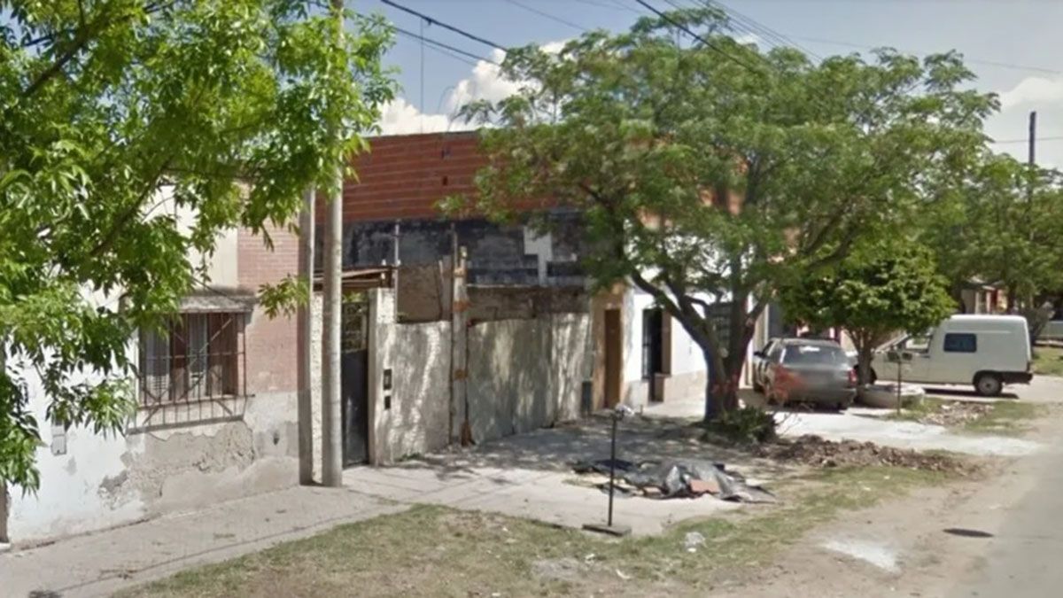 Violencia en Rosario: estaba sentado en la vereda y fue asesinado a balazos