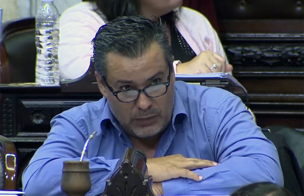 El diputado Juan Ameri presentó su renuncia a la banca, tras protagonizar una escena erótica en una sesión virtual de Diputados.&nbsp;