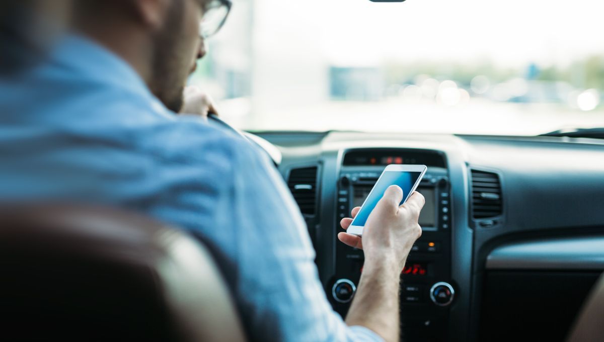Manejar usando el tel&eacute;fono celular puede costarte $350.000