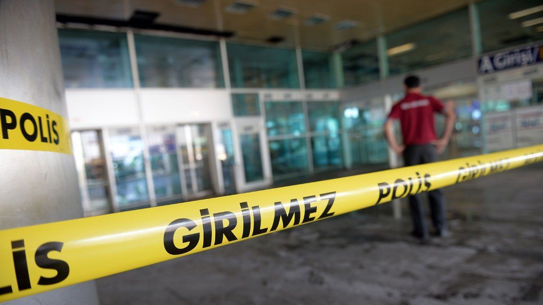 Estambul: sube a 41 la cifra de muertos por el atentado y vuelve a operar el aeropuerto
