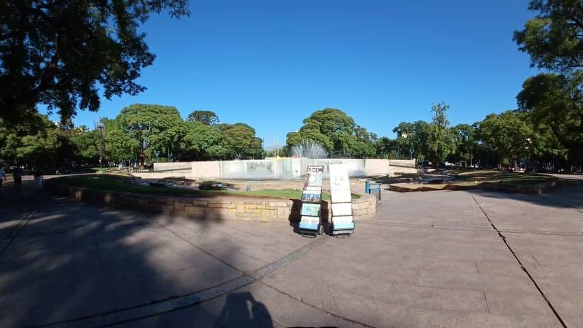 Ni un alma. Los calores de enero no amedrentan a los Testigos de Jehová. Ni un alma. Los calores de enero no amedrentan a los Testigos de Jehová.