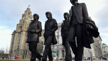 Inauguraron una estatua de The Beatles en Liverpool