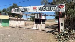 Así quedó detenido en el tiempo el viejo autocine El Cerro en El Challao.  Así quedó detenido en el tiempo el viejo autocine El Cerro en El Challao.