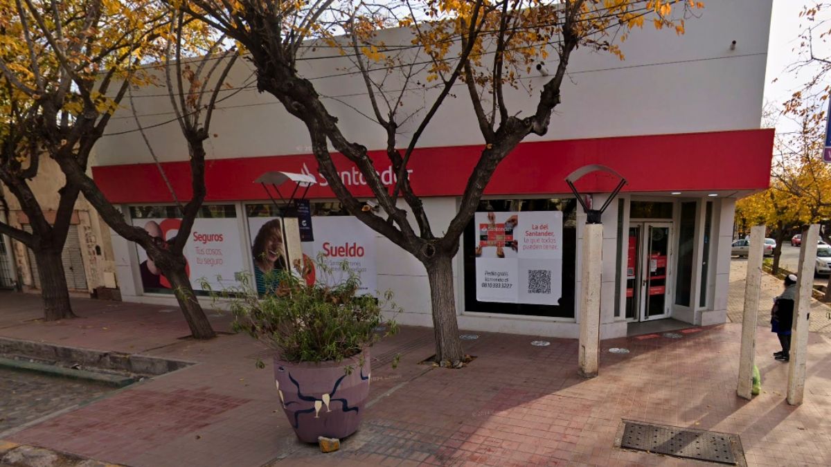 La sucursal del banco donde se constató el faltante del dinero.