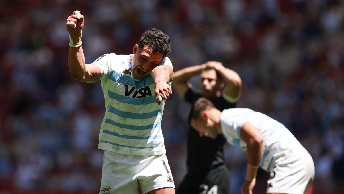 Rodrigo Isgró celebrando el tackle con que cortó el último ataque de los neocelandeses y aseguró el triunfo de Los Pumas 7s. Rodrigo Isgró celebrando el tackle con que cortó el último ataque de los neocelandeses y aseguró el triunfo de Los Pumas 7s.