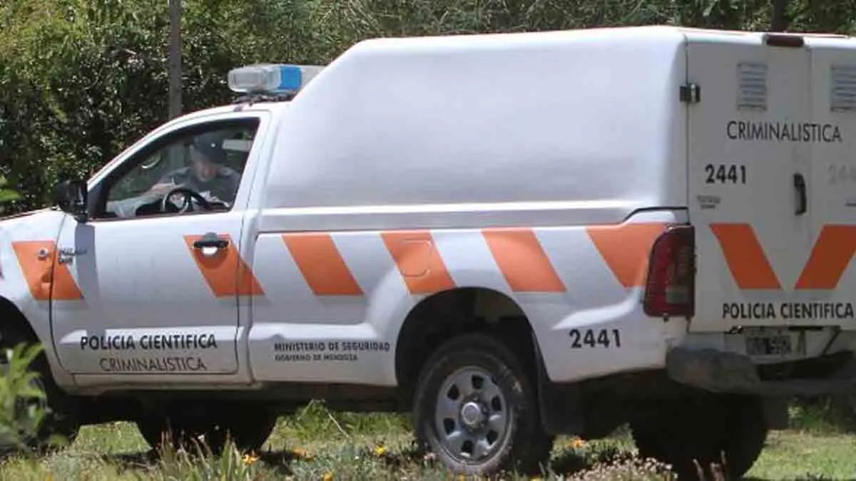 Asesinatos en Mendoza: la Policía Científica trabajo en el lugar del homicidio.